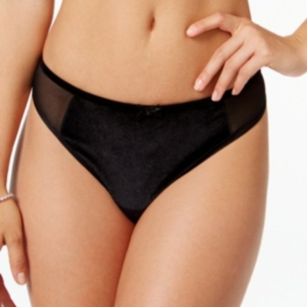 Maidenform Extra Sexy Velvet Thong MFB111